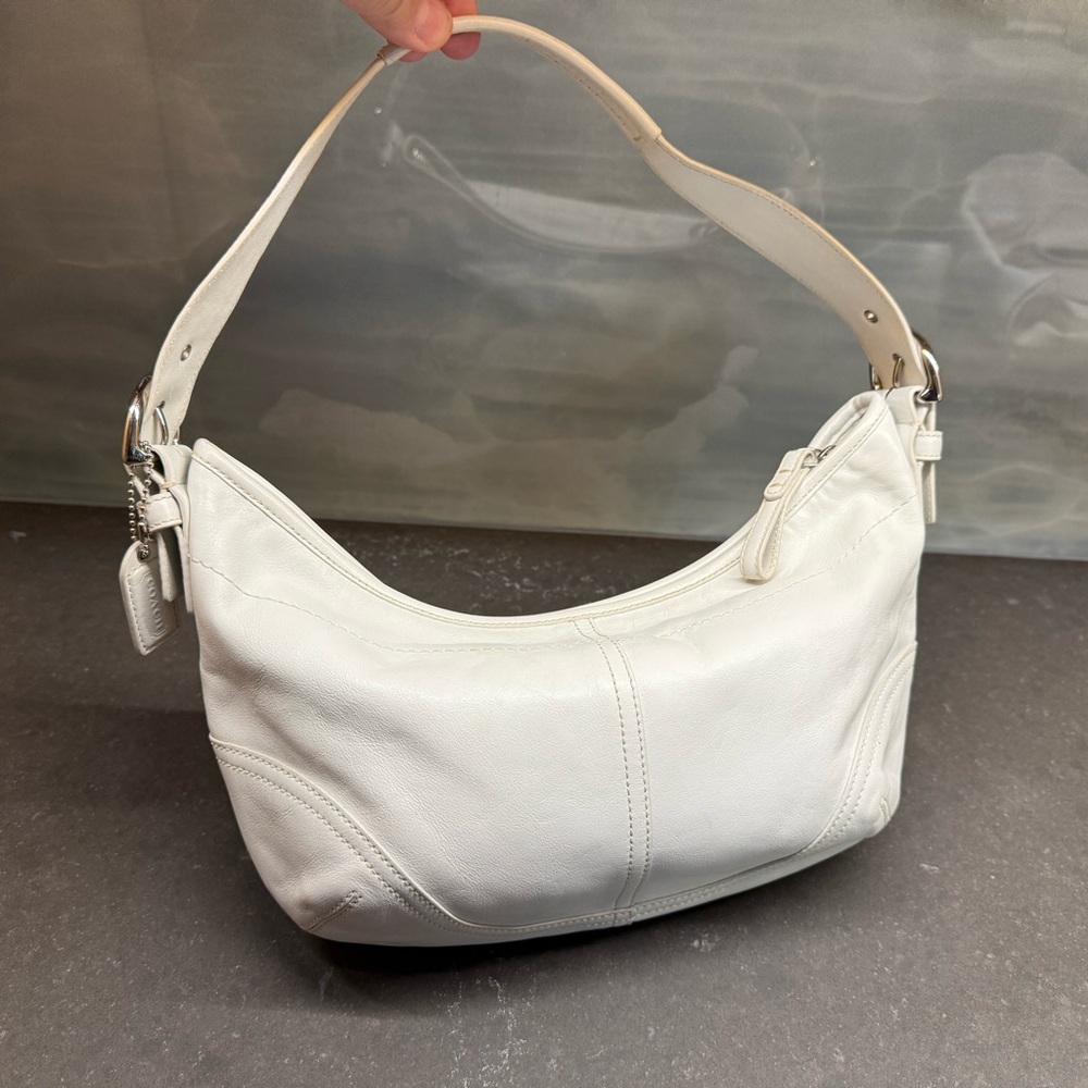 Elegant Coach White Leather Women's Bag